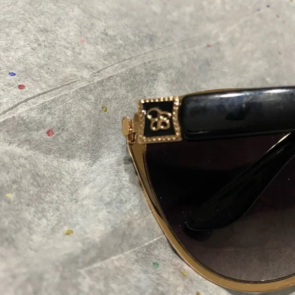 New sunglasses - Picture 5 of 6